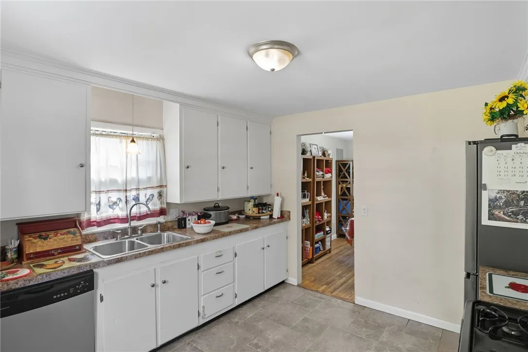 126 Chapin Street, Canandaigua City, New York 1442, Canandaigua City, New York 14424, 3 Bedrooms Bedrooms, 5 Rooms Rooms,1 BathroomBathrooms,Residential,For Sale,126 Chapin Street, Canandaigua City, New York 1442,0,R1642762