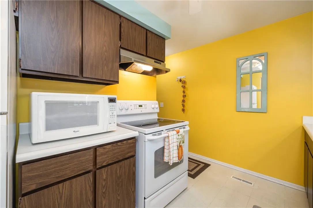 4 Arbor Court, Perinton, New York 14450, Perinton, New York 14450, 3 Bedrooms Bedrooms, 6 Rooms Rooms,1 BathroomBathrooms,Residential,For Sale,4 Arbor Court, Perinton, New York 14450,0,R1642112