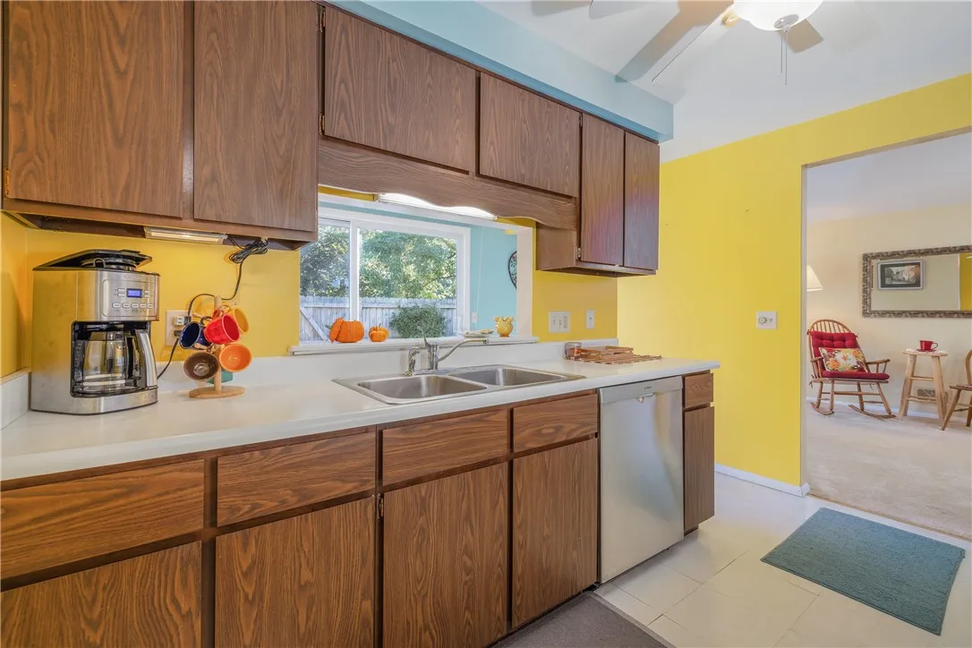 4 Arbor Court, Perinton, New York 14450, Perinton, New York 14450, 3 Bedrooms Bedrooms, 6 Rooms Rooms,1 BathroomBathrooms,Residential,For Sale,4 Arbor Court, Perinton, New York 14450,0,R1642112