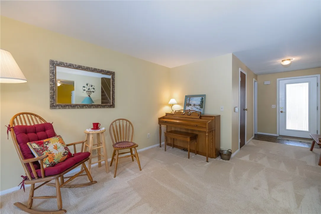 4 Arbor Court, Perinton, New York 14450, Perinton, New York 14450, 3 Bedrooms Bedrooms, 6 Rooms Rooms,1 BathroomBathrooms,Residential,For Sale,4 Arbor Court, Perinton, New York 14450,0,R1642112