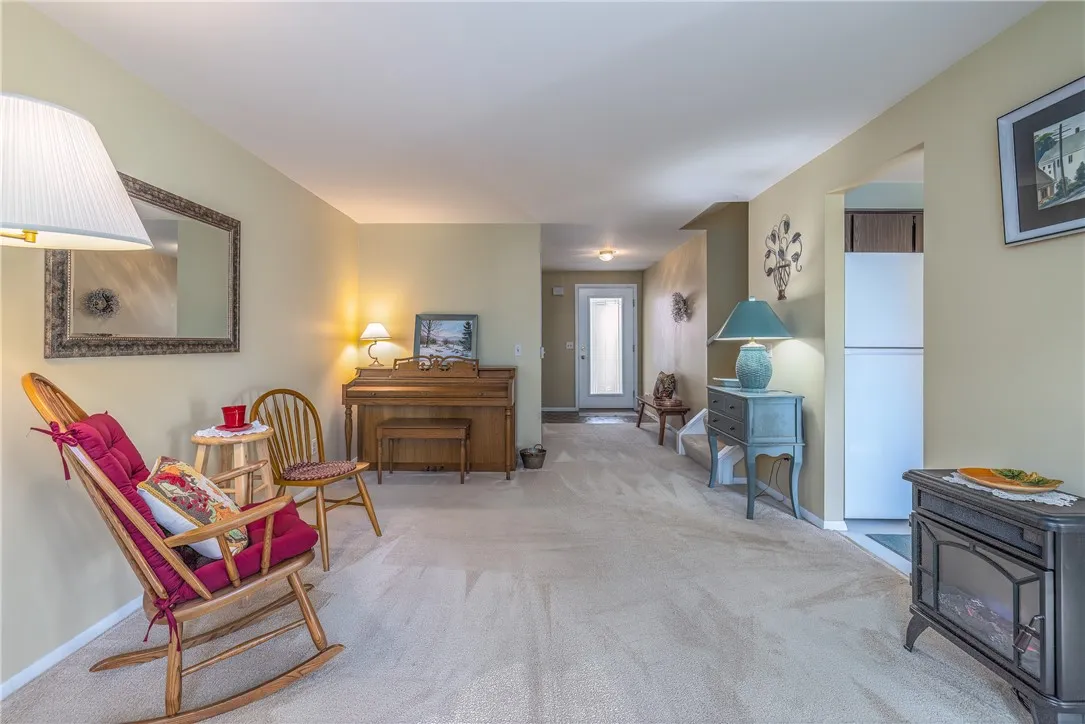 4 Arbor Court, Perinton, New York 14450, Perinton, New York 14450, 3 Bedrooms Bedrooms, 6 Rooms Rooms,1 BathroomBathrooms,Residential,For Sale,4 Arbor Court, Perinton, New York 14450,0,R1642112