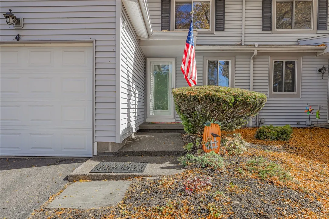 4 Arbor Court, Perinton, New York 14450, Perinton, New York 14450, 3 Bedrooms Bedrooms, 6 Rooms Rooms,1 BathroomBathrooms,Residential,For Sale,4 Arbor Court, Perinton, New York 14450,0,R1642112