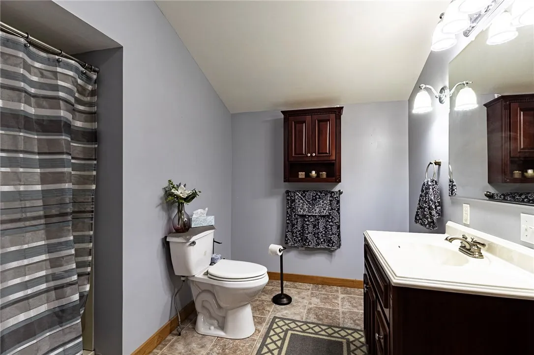 Full bath #4 upstairs