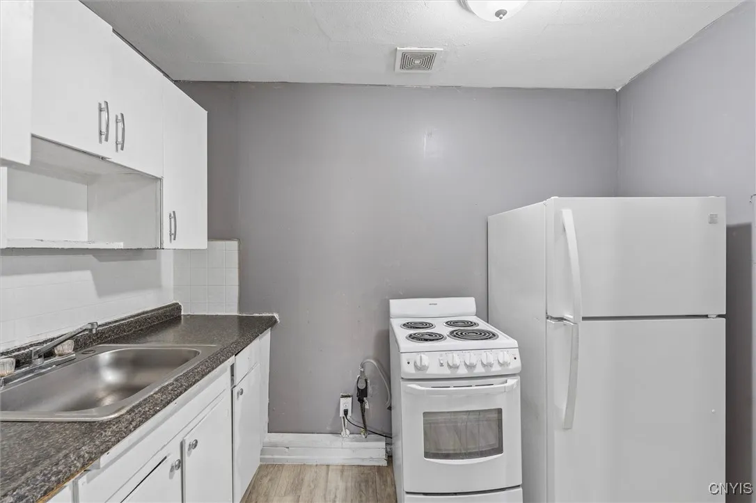 505 Carbon Street, Syracuse, New York 13208, Syracuse, New York 13208, 4 Bedrooms Bedrooms, ,2 BathroomsBathrooms,Residential,For Sale,505 Carbon Street, Syracuse, New York 13208,0,S1643072