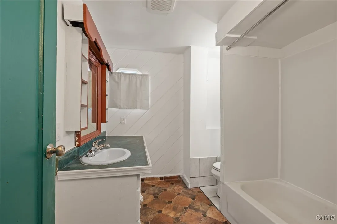 505 Carbon Street, Syracuse, New York 13208, Syracuse, New York 13208, 4 Bedrooms Bedrooms, ,2 BathroomsBathrooms,Residential,For Sale,505 Carbon Street, Syracuse, New York 13208,0,S1643072