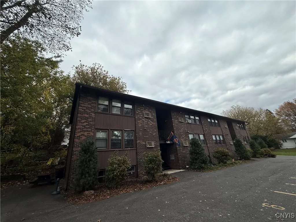 120 Hasbrouck Street 1, Syracuse, New York 13206, Syracuse, New York 13206, 1 Bedroom Bedrooms, 4 Rooms Rooms,1 BathroomBathrooms,Residential Lease,For Rent,120 Hasbrouck Street 1, Syracuse, New York 13206,0,S1643083