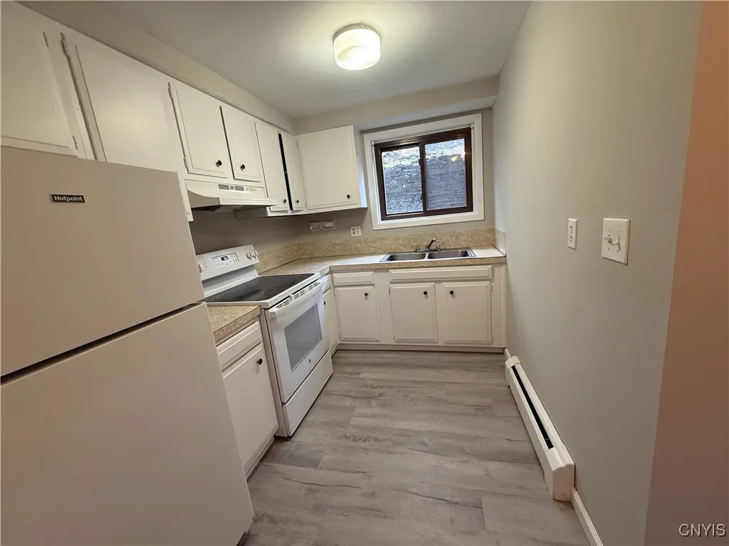 120 Hasbrouck Street 1, Syracuse, New York 13206, Syracuse, New York 13206, 1 Bedroom Bedrooms, 4 Rooms Rooms,1 BathroomBathrooms,Residential Lease,For Rent,120 Hasbrouck Street 1, Syracuse, New York 13206,0,S1643083