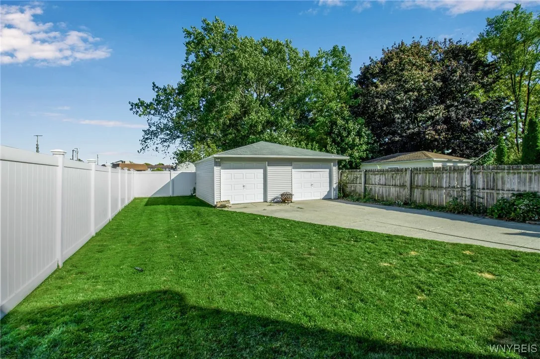 95 Fernwood Avenue, West Seneca, New York 14206, West Seneca, New York 14206, 2 Bedrooms Bedrooms, 4 Rooms Rooms,2 BathroomsBathrooms,Residential,For Sale,95 Fernwood Avenue, West Seneca, New York 14206,0,B1643143