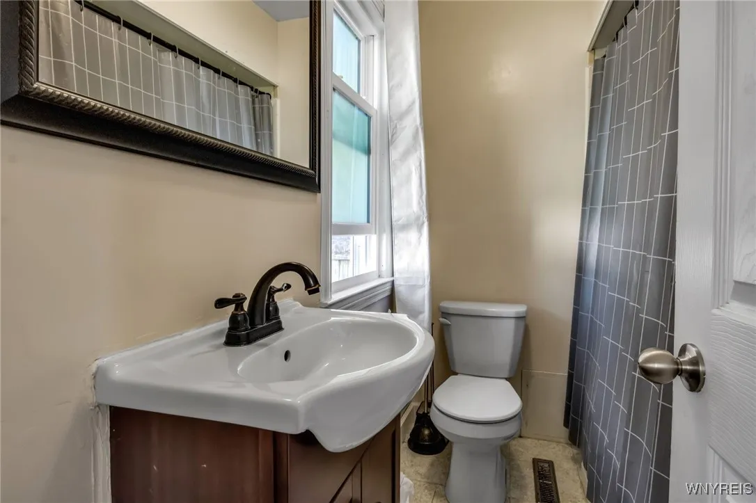 95 Fernwood Avenue, West Seneca, New York 14206, West Seneca, New York 14206, 2 Bedrooms Bedrooms, 4 Rooms Rooms,2 BathroomsBathrooms,Residential,For Sale,95 Fernwood Avenue, West Seneca, New York 14206,0,B1643143