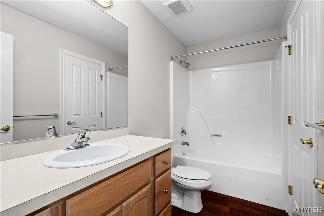 4202 Tisbury Lane, Hamburg, New York 14075, Hamburg, New York 14075, 3 Bedrooms Bedrooms, 6 Rooms Rooms,2 BathroomsBathrooms,Residential,For Sale,4202 Tisbury Lane, Hamburg, New York 14075,0,B1642291