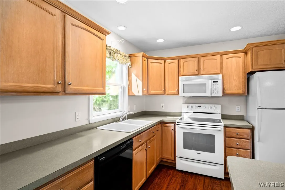 4202 Tisbury Lane, Hamburg, New York 14075, Hamburg, New York 14075, 3 Bedrooms Bedrooms, 6 Rooms Rooms,2 BathroomsBathrooms,Residential,For Sale,4202 Tisbury Lane, Hamburg, New York 14075,0,B1642291