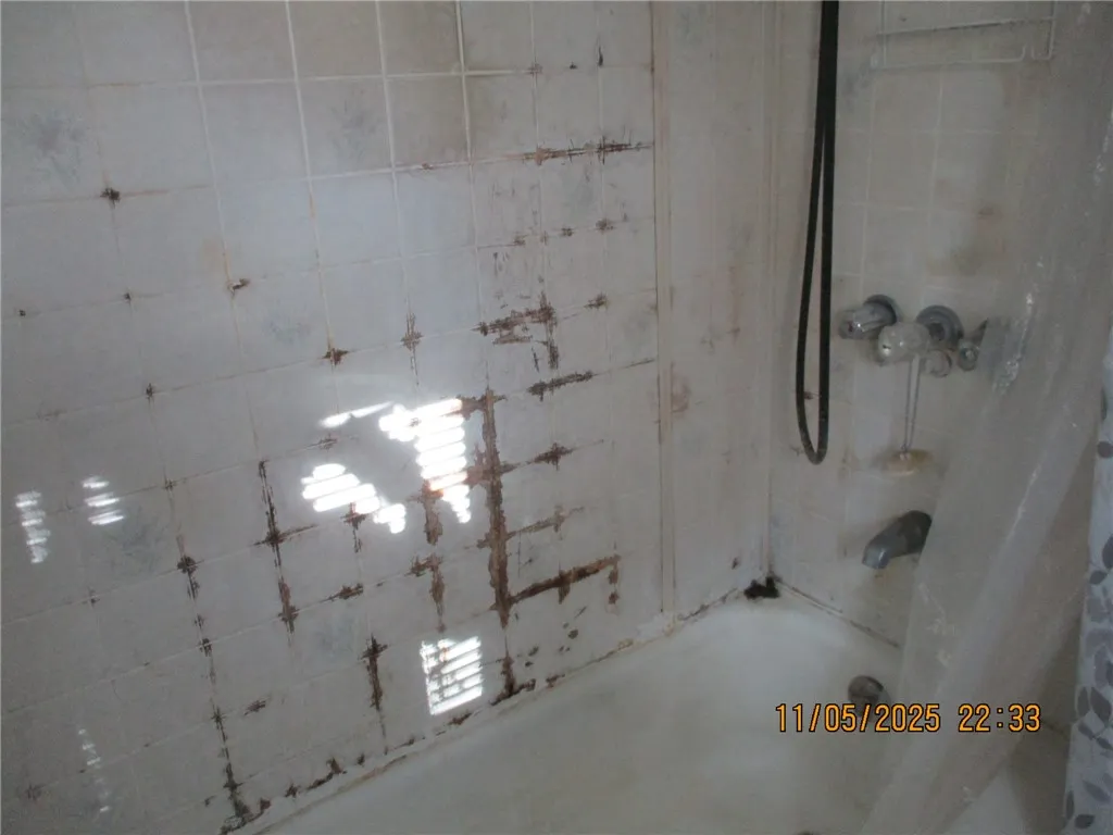 Bathroom upstairs Apt.
