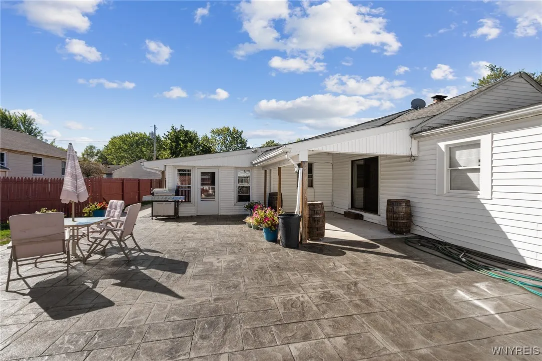 17 Redwood Drive 15, Cheektowaga, New York 14225, Cheektowaga, New York 14225, 5 Bedrooms Bedrooms, ,2 BathroomsBathrooms,Residential,For Sale,17 Redwood Drive 15, Cheektowaga, New York 14225,0,B1642089