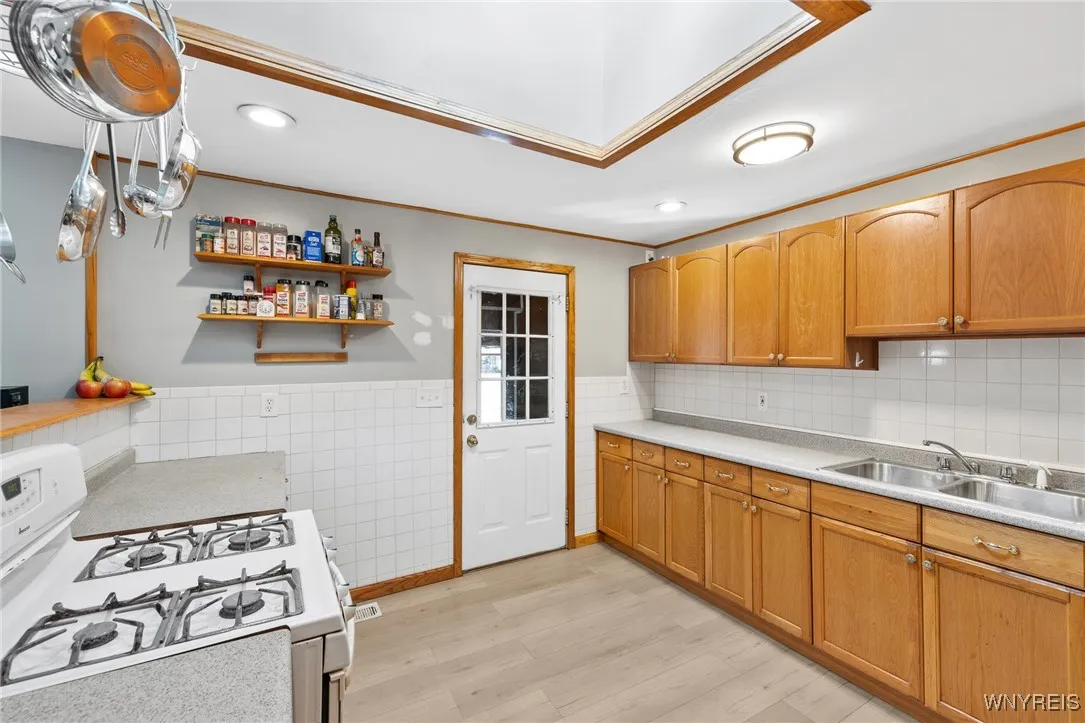 17 Redwood Drive 15, Cheektowaga, New York 14225, Cheektowaga, New York 14225, 5 Bedrooms Bedrooms, ,2 BathroomsBathrooms,Residential,For Sale,17 Redwood Drive 15, Cheektowaga, New York 14225,0,B1642089