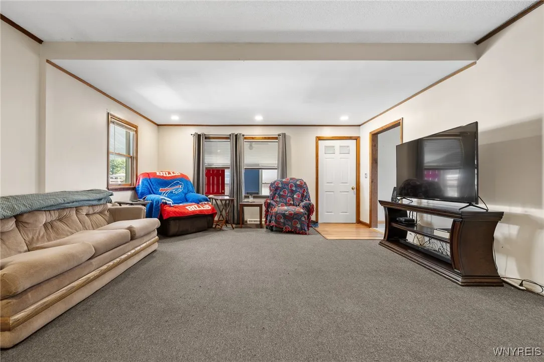 17 Redwood Drive 15, Cheektowaga, New York 14225, Cheektowaga, New York 14225, 5 Bedrooms Bedrooms, ,2 BathroomsBathrooms,Residential,For Sale,17 Redwood Drive 15, Cheektowaga, New York 14225,0,B1642089