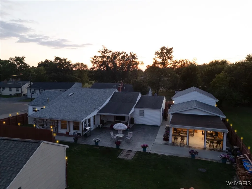 17 Redwood Drive 15, Cheektowaga, New York 14225, Cheektowaga, New York 14225, 5 Bedrooms Bedrooms, ,2 BathroomsBathrooms,Residential,For Sale,17 Redwood Drive 15, Cheektowaga, New York 14225,0,B1642089