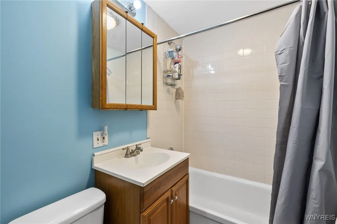 17 Redwood Drive 15, Cheektowaga, New York 14225, Cheektowaga, New York 14225, 5 Bedrooms Bedrooms, ,2 BathroomsBathrooms,Residential,For Sale,17 Redwood Drive 15, Cheektowaga, New York 14225,0,B1642089