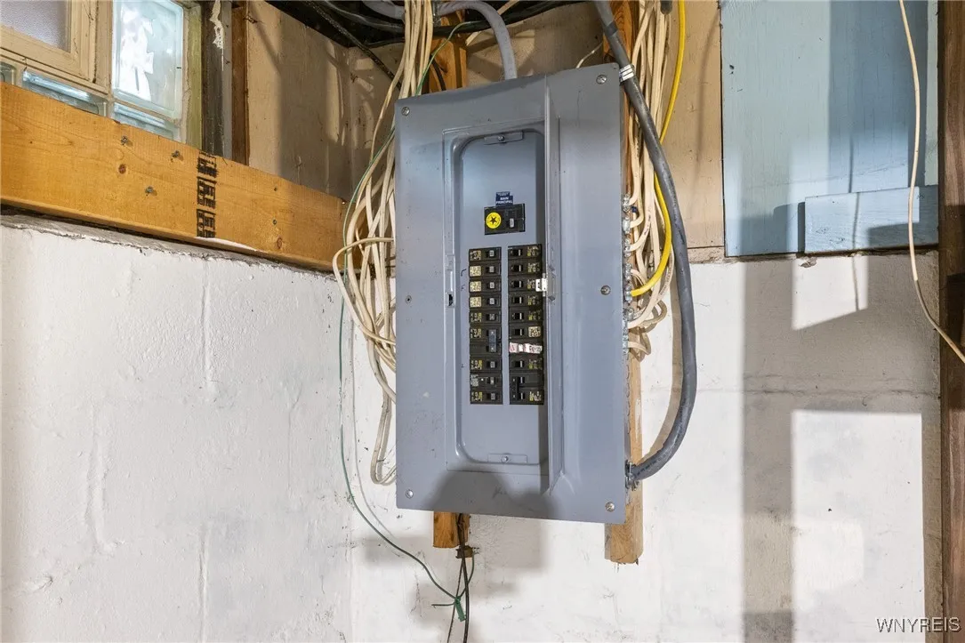 17 Redwood Drive 15, Cheektowaga, New York 14225, Cheektowaga, New York 14225, 5 Bedrooms Bedrooms, ,2 BathroomsBathrooms,Residential,For Sale,17 Redwood Drive 15, Cheektowaga, New York 14225,0,B1642089