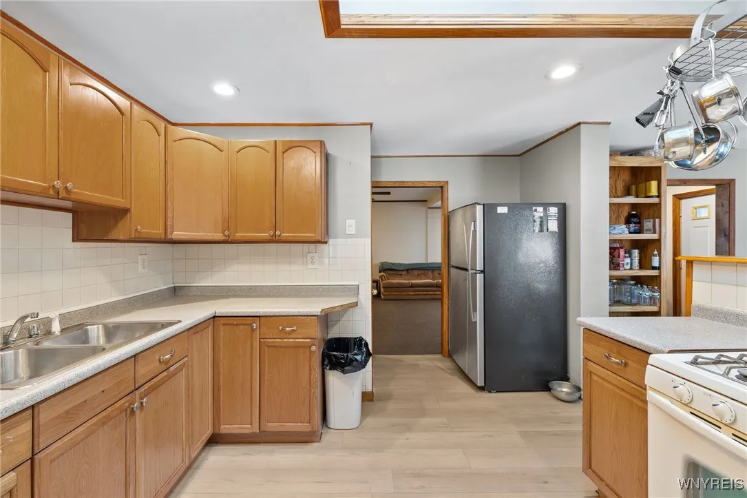 17 Redwood Drive 15, Cheektowaga, New York 14225, Cheektowaga, New York 14225, 5 Bedrooms Bedrooms, ,2 BathroomsBathrooms,Residential,For Sale,17 Redwood Drive 15, Cheektowaga, New York 14225,0,B1642089
