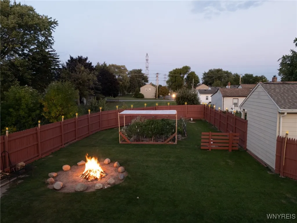 17 Redwood Drive 15, Cheektowaga, New York 14225, Cheektowaga, New York 14225, 5 Bedrooms Bedrooms, ,2 BathroomsBathrooms,Residential,For Sale,17 Redwood Drive 15, Cheektowaga, New York 14225,0,B1642089