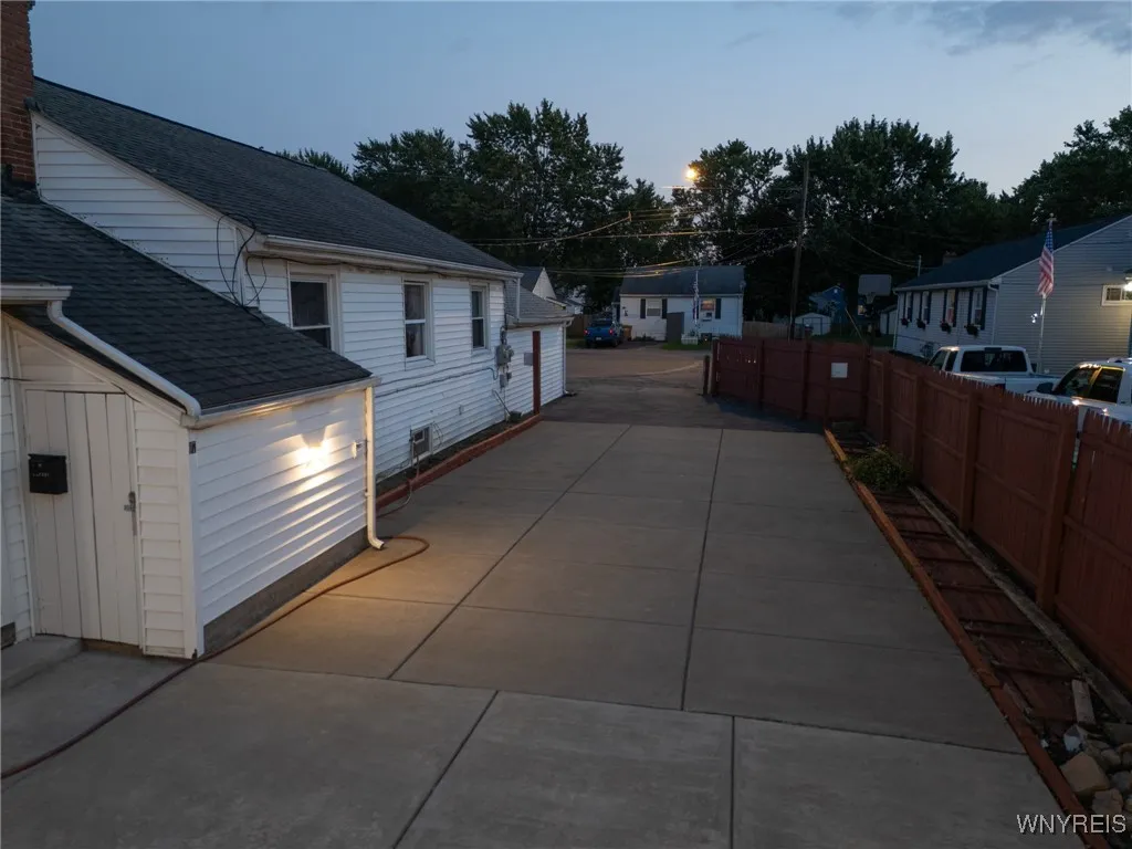 17 Redwood Drive 15, Cheektowaga, New York 14225, Cheektowaga, New York 14225, 5 Bedrooms Bedrooms, ,2 BathroomsBathrooms,Residential,For Sale,17 Redwood Drive 15, Cheektowaga, New York 14225,0,B1642089