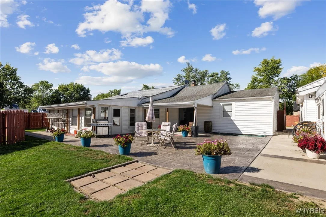 17 Redwood Drive 15, Cheektowaga, New York 14225, Cheektowaga, New York 14225, 5 Bedrooms Bedrooms, ,2 BathroomsBathrooms,Residential,For Sale,17 Redwood Drive 15, Cheektowaga, New York 14225,0,B1642089