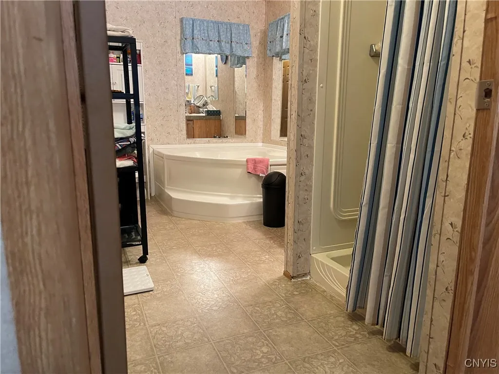 2800 Landsend, Clay, New York 13090, Clay, New York 13090, 3 Bedrooms Bedrooms, 7 Rooms Rooms,2 BathroomsBathrooms,Residential,For Sale,2800 Landsend, Clay, New York 13090,0,S1642459