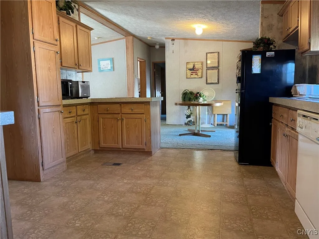 2800 Landsend, Clay, New York 13090, Clay, New York 13090, 3 Bedrooms Bedrooms, 7 Rooms Rooms,2 BathroomsBathrooms,Residential,For Sale,2800 Landsend, Clay, New York 13090,0,S1642459