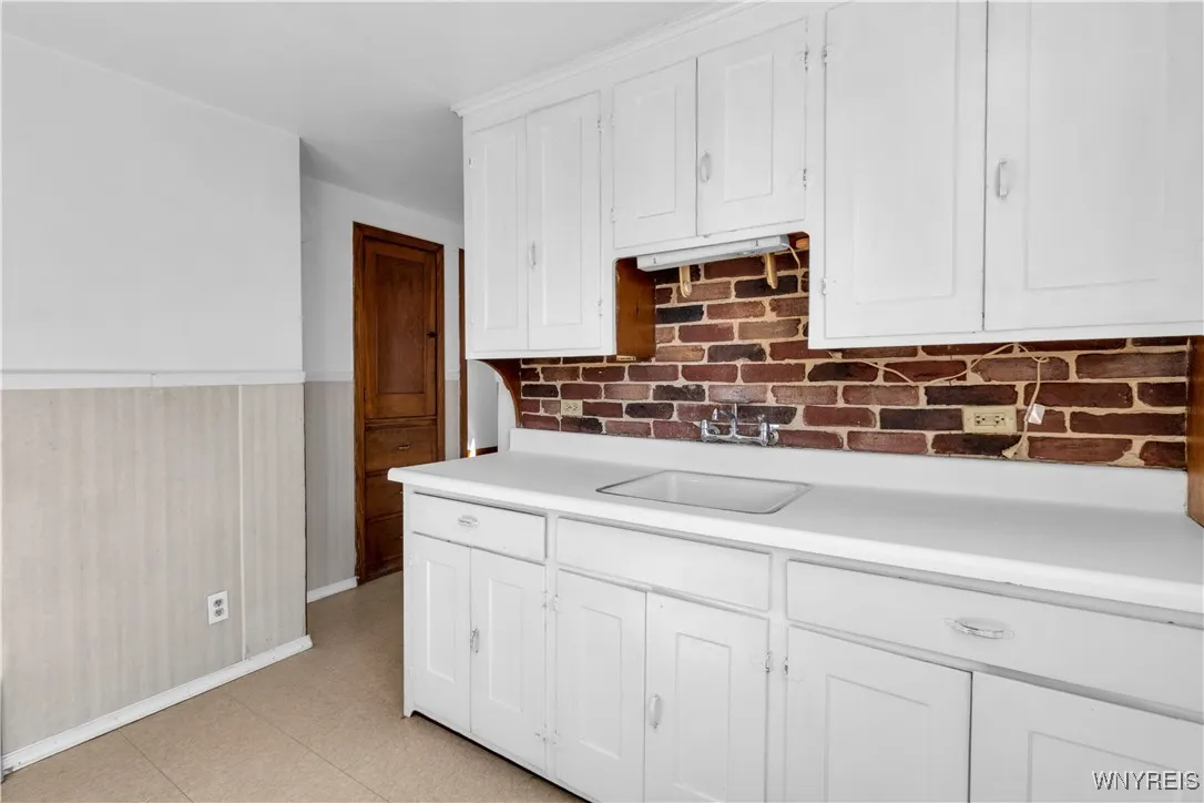77 Pontiac Street, Buffalo, New York 14206, Buffalo, New York 14206, 4 Bedrooms Bedrooms, ,2 BathroomsBathrooms,Residential,For Sale,77 Pontiac Street, Buffalo, New York 14206,0,B1642903