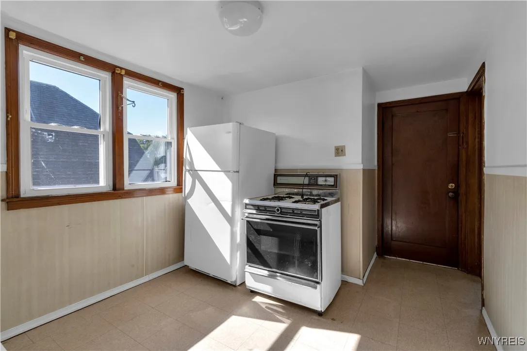 77 Pontiac Street, Buffalo, New York 14206, Buffalo, New York 14206, 4 Bedrooms Bedrooms, ,2 BathroomsBathrooms,Residential,For Sale,77 Pontiac Street, Buffalo, New York 14206,0,B1642903