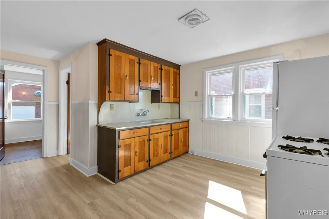 77 Pontiac Street, Buffalo, New York 14206, Buffalo, New York 14206, 4 Bedrooms Bedrooms, ,2 BathroomsBathrooms,Residential,For Sale,77 Pontiac Street, Buffalo, New York 14206,0,B1642903