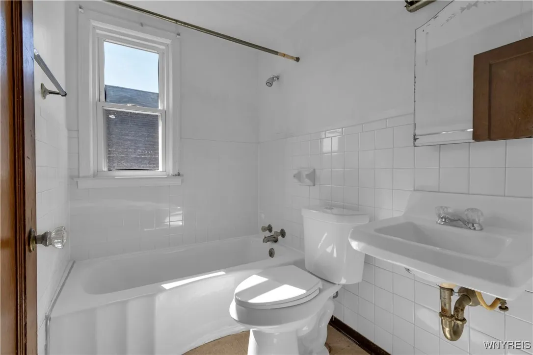 77 Pontiac Street, Buffalo, New York 14206, Buffalo, New York 14206, 4 Bedrooms Bedrooms, ,2 BathroomsBathrooms,Residential,For Sale,77 Pontiac Street, Buffalo, New York 14206,0,B1642903