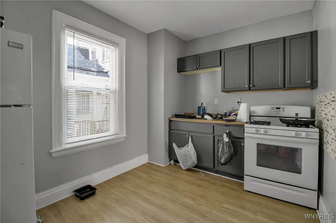 52 Locust Street, Buffalo, New York 14204, Buffalo, New York 14204, 5 Bedrooms Bedrooms, ,Multi Family,For Sale,52 Locust Street, Buffalo, New York 14204,0,B1642895