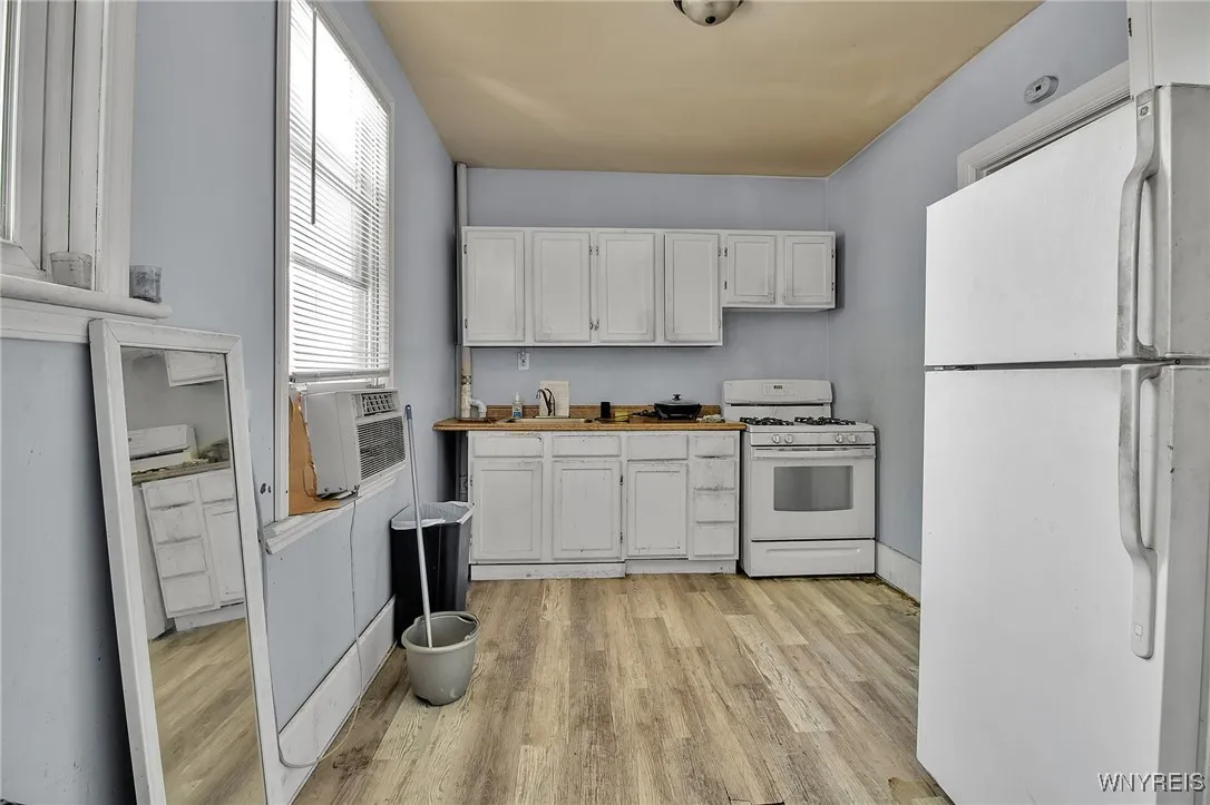 52 Locust Street, Buffalo, New York 14204, Buffalo, New York 14204, 5 Bedrooms Bedrooms, ,Multi Family,For Sale,52 Locust Street, Buffalo, New York 14204,0,B1642895