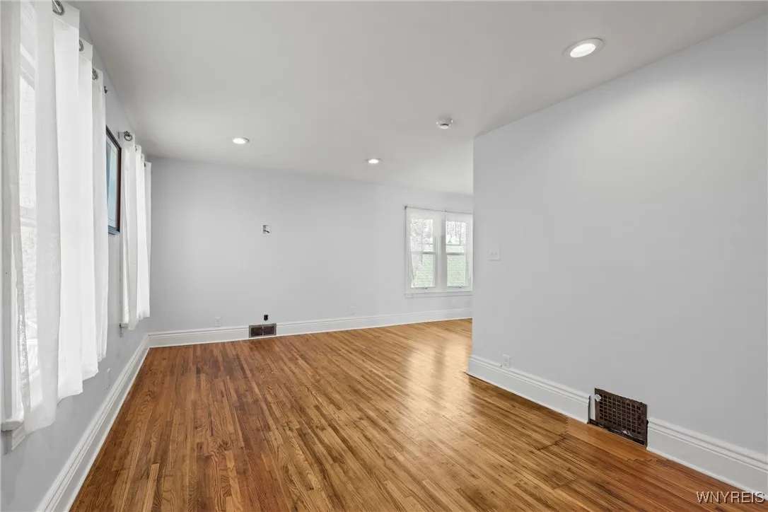 11 Baynes Street, Buffalo, New York 14213, Buffalo, New York 14213, 3 Bedrooms Bedrooms, 9 Rooms Rooms,2 BathroomsBathrooms,Residential Lease,For Rent,11 Baynes Street, Buffalo, New York 14213,0,B1643237