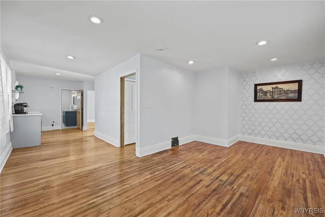 11 Baynes Street, Buffalo, New York 14213, Buffalo, New York 14213, 3 Bedrooms Bedrooms, 9 Rooms Rooms,2 BathroomsBathrooms,Residential Lease,For Rent,11 Baynes Street, Buffalo, New York 14213,0,B1643237