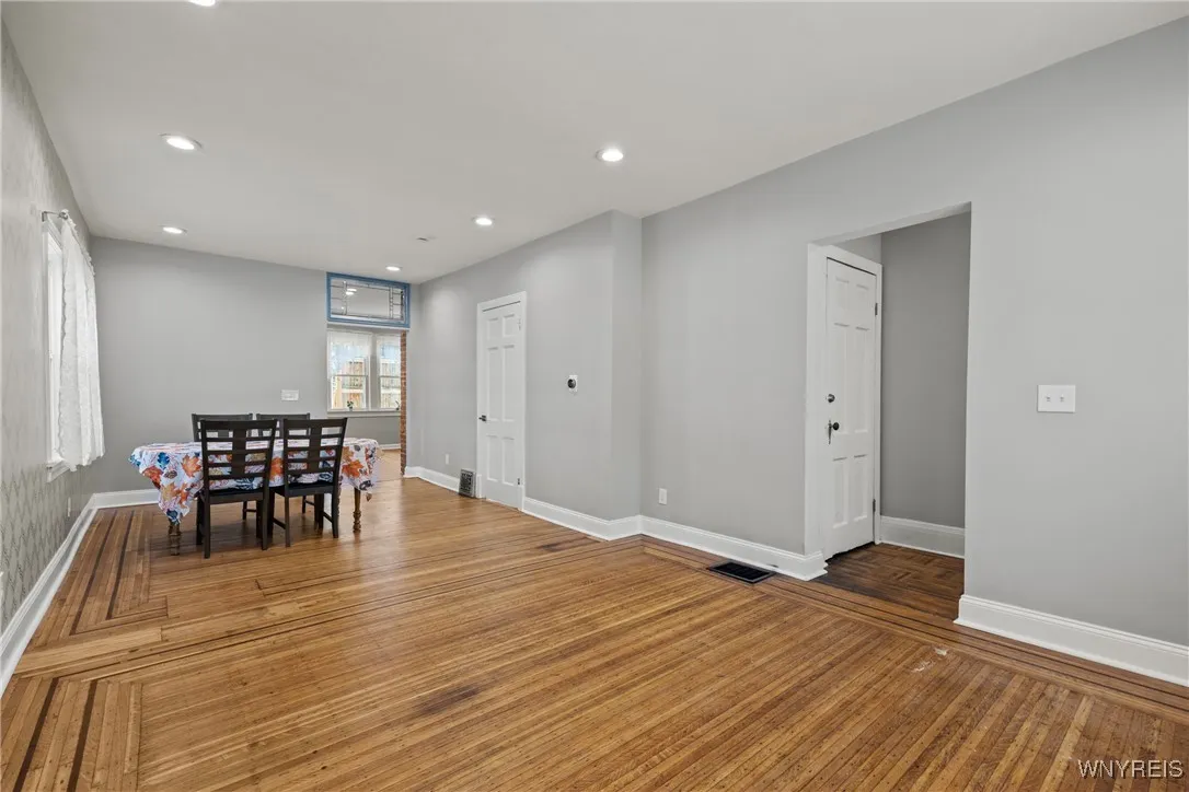 11 Baynes Street, Buffalo, New York 14213, Buffalo, New York 14213, 3 Bedrooms Bedrooms, 9 Rooms Rooms,2 BathroomsBathrooms,Residential Lease,For Rent,11 Baynes Street, Buffalo, New York 14213,0,B1643237