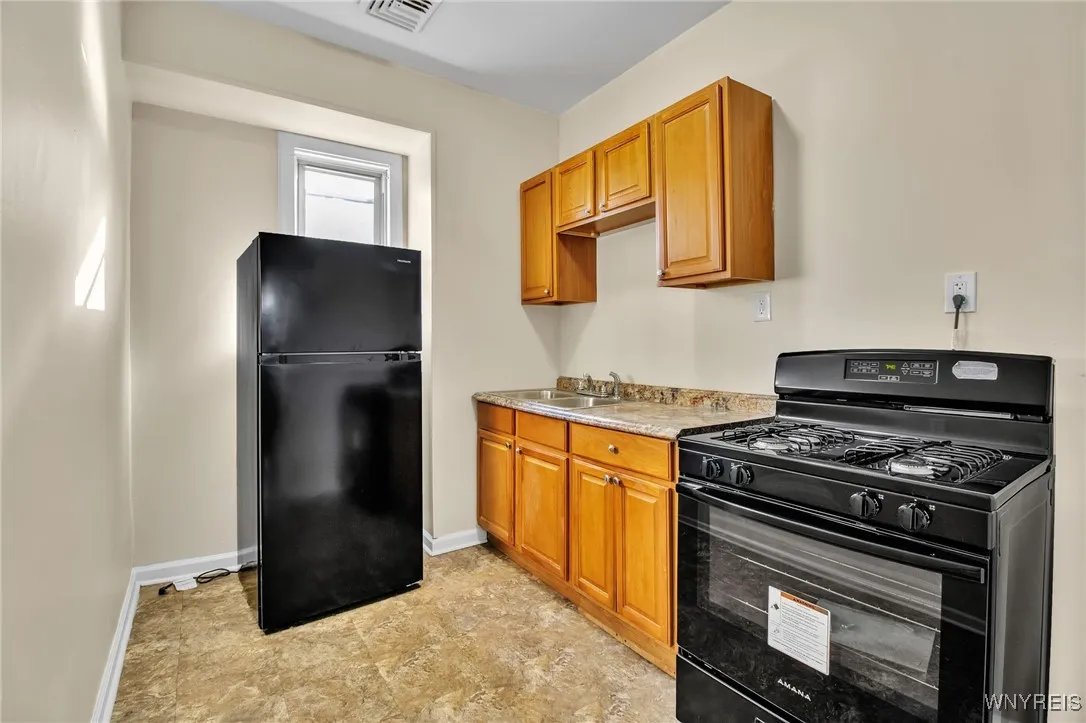 125 Hertel Avenue, Buffalo, New York 14207, Buffalo, New York 14207, 6 Bedrooms Bedrooms, ,4 BathroomsBathrooms,Residential,For Sale,125 Hertel Avenue, Buffalo, New York 14207,0,B1642911