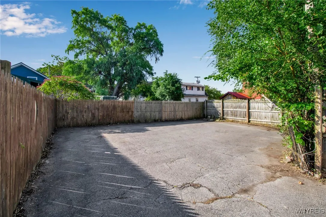 125 Hertel Avenue, Buffalo, New York 14207, Buffalo, New York 14207, 6 Bedrooms Bedrooms, ,4 BathroomsBathrooms,Residential,For Sale,125 Hertel Avenue, Buffalo, New York 14207,0,B1642911