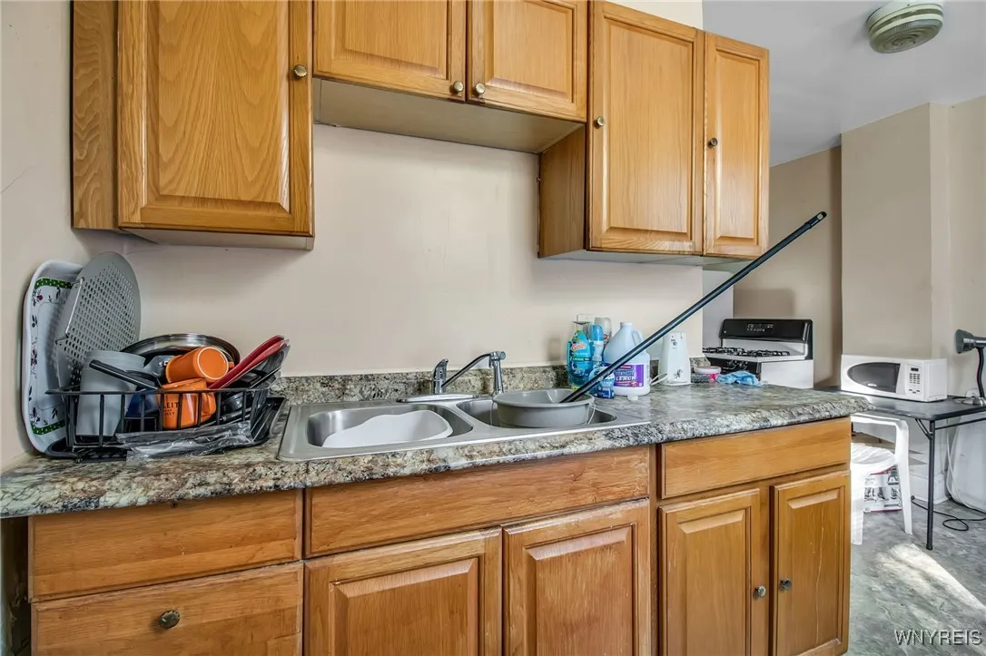 125 Hertel Avenue, Buffalo, New York 14207, Buffalo, New York 14207, 6 Bedrooms Bedrooms, ,4 BathroomsBathrooms,Residential,For Sale,125 Hertel Avenue, Buffalo, New York 14207,0,B1642911