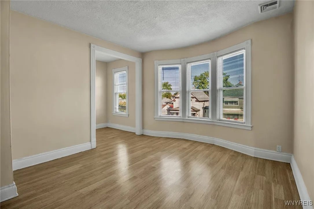 125 Hertel Avenue, Buffalo, New York 14207, Buffalo, New York 14207, 6 Bedrooms Bedrooms, ,4 BathroomsBathrooms,Residential,For Sale,125 Hertel Avenue, Buffalo, New York 14207,0,B1642911