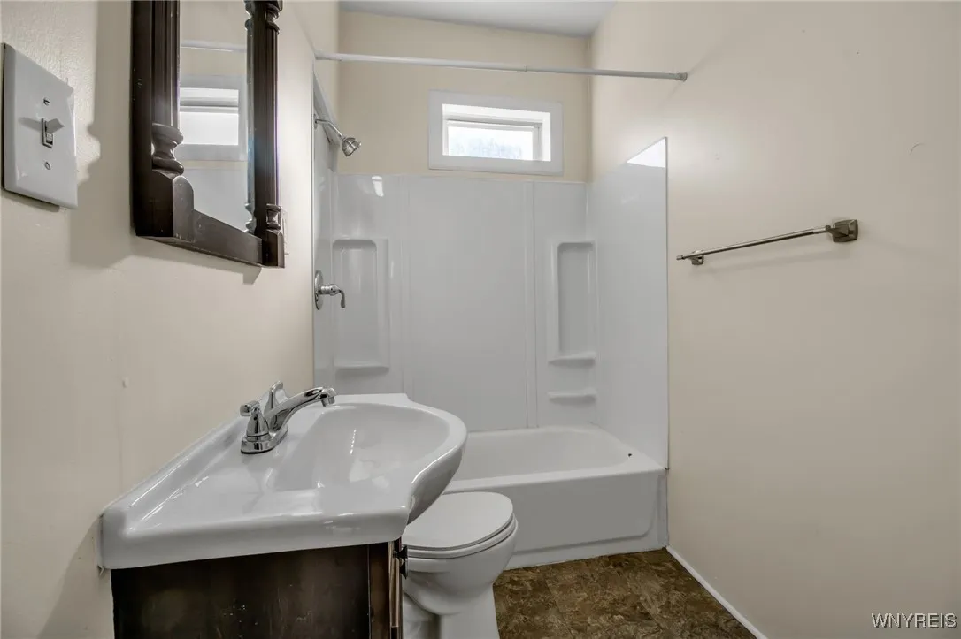 125 Hertel Avenue, Buffalo, New York 14207, Buffalo, New York 14207, 6 Bedrooms Bedrooms, ,4 BathroomsBathrooms,Residential,For Sale,125 Hertel Avenue, Buffalo, New York 14207,0,B1642911