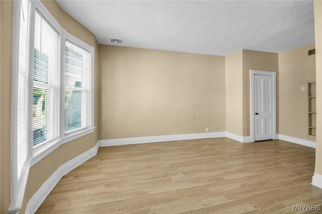 125 Hertel Avenue, Buffalo, New York 14207, Buffalo, New York 14207, 6 Bedrooms Bedrooms, ,4 BathroomsBathrooms,Residential,For Sale,125 Hertel Avenue, Buffalo, New York 14207,0,B1642911