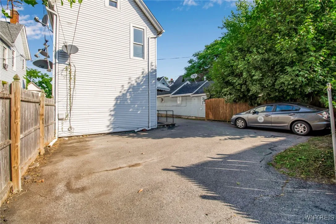 125 Hertel Avenue, Buffalo, New York 14207, Buffalo, New York 14207, 6 Bedrooms Bedrooms, ,4 BathroomsBathrooms,Residential,For Sale,125 Hertel Avenue, Buffalo, New York 14207,0,B1642911