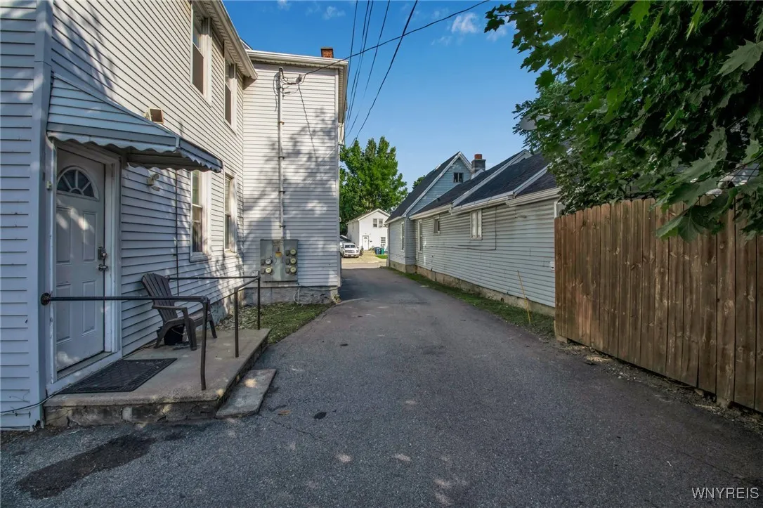 125 Hertel Avenue, Buffalo, New York 14207, Buffalo, New York 14207, 6 Bedrooms Bedrooms, ,4 BathroomsBathrooms,Residential,For Sale,125 Hertel Avenue, Buffalo, New York 14207,0,B1642911