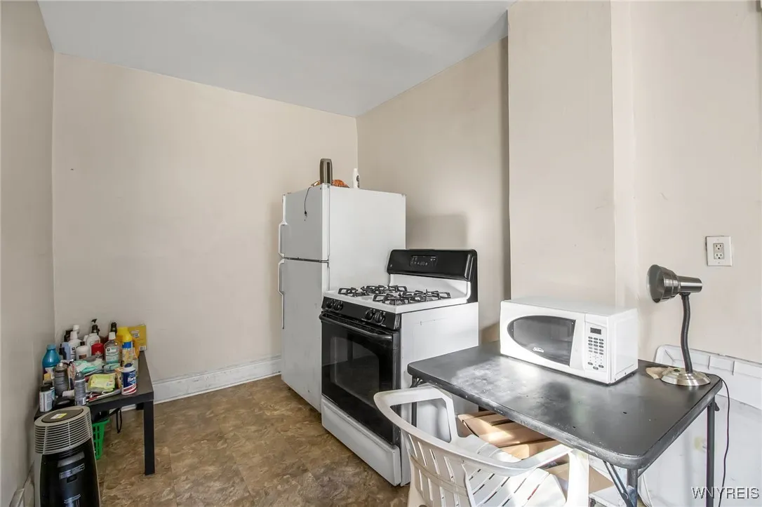 125 Hertel Avenue, Buffalo, New York 14207, Buffalo, New York 14207, 6 Bedrooms Bedrooms, ,4 BathroomsBathrooms,Residential,For Sale,125 Hertel Avenue, Buffalo, New York 14207,0,B1642911