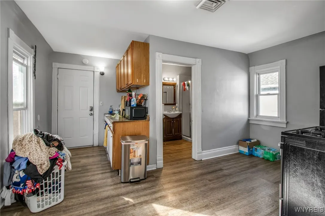 125 Hertel Avenue, Buffalo, New York 14207, Buffalo, New York 14207, 6 Bedrooms Bedrooms, ,4 BathroomsBathrooms,Residential,For Sale,125 Hertel Avenue, Buffalo, New York 14207,0,B1642911