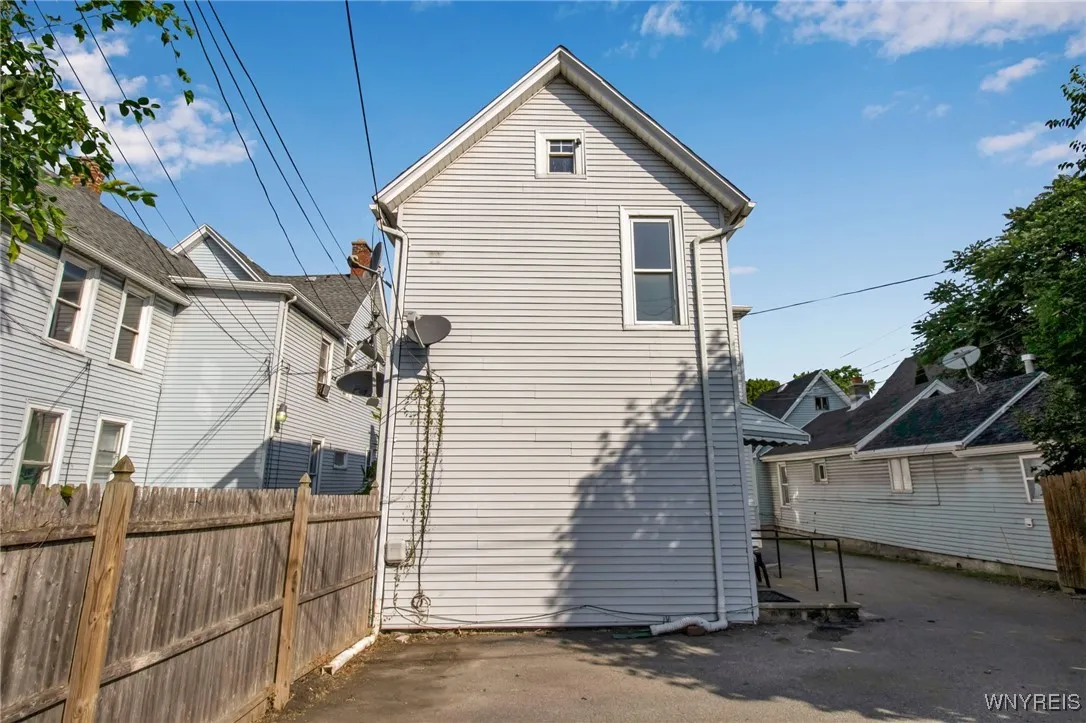 125 Hertel Avenue, Buffalo, New York 14207, Buffalo, New York 14207, 6 Bedrooms Bedrooms, ,4 BathroomsBathrooms,Residential,For Sale,125 Hertel Avenue, Buffalo, New York 14207,0,B1642911