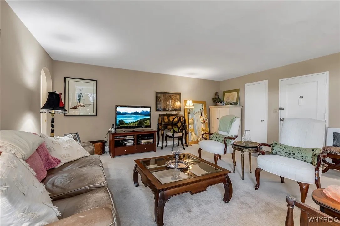 751 West Ferry 5a, Buffalo, New York 14222, Buffalo, New York 14222, 1 Bedroom Bedrooms, 1 Room Rooms,1 BathroomBathrooms,Residential,For Sale,751 West Ferry 5a, Buffalo, New York 14222,0,B1643260
