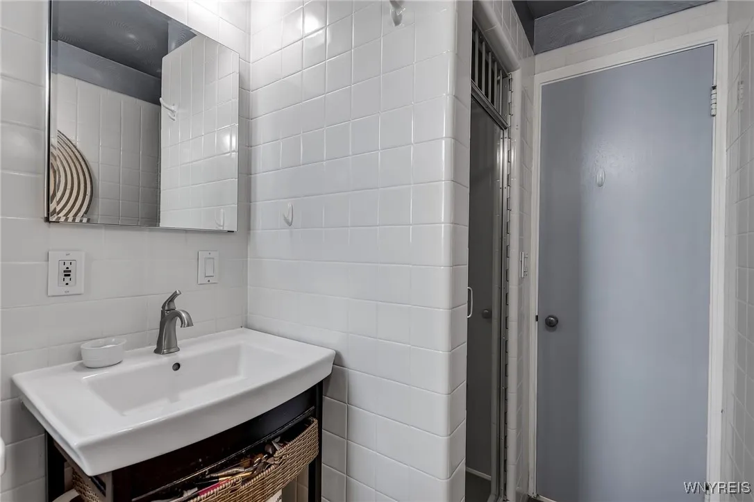 751 West Ferry 5a, Buffalo, New York 14222, Buffalo, New York 14222, 1 Bedroom Bedrooms, 1 Room Rooms,1 BathroomBathrooms,Residential,For Sale,751 West Ferry 5a, Buffalo, New York 14222,0,B1643260